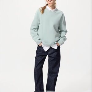 Uniqlo Unisex Off-White Crewneck Sweater size medium